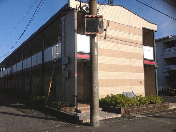 レオパレスレヴ メゾンの物件外観写真